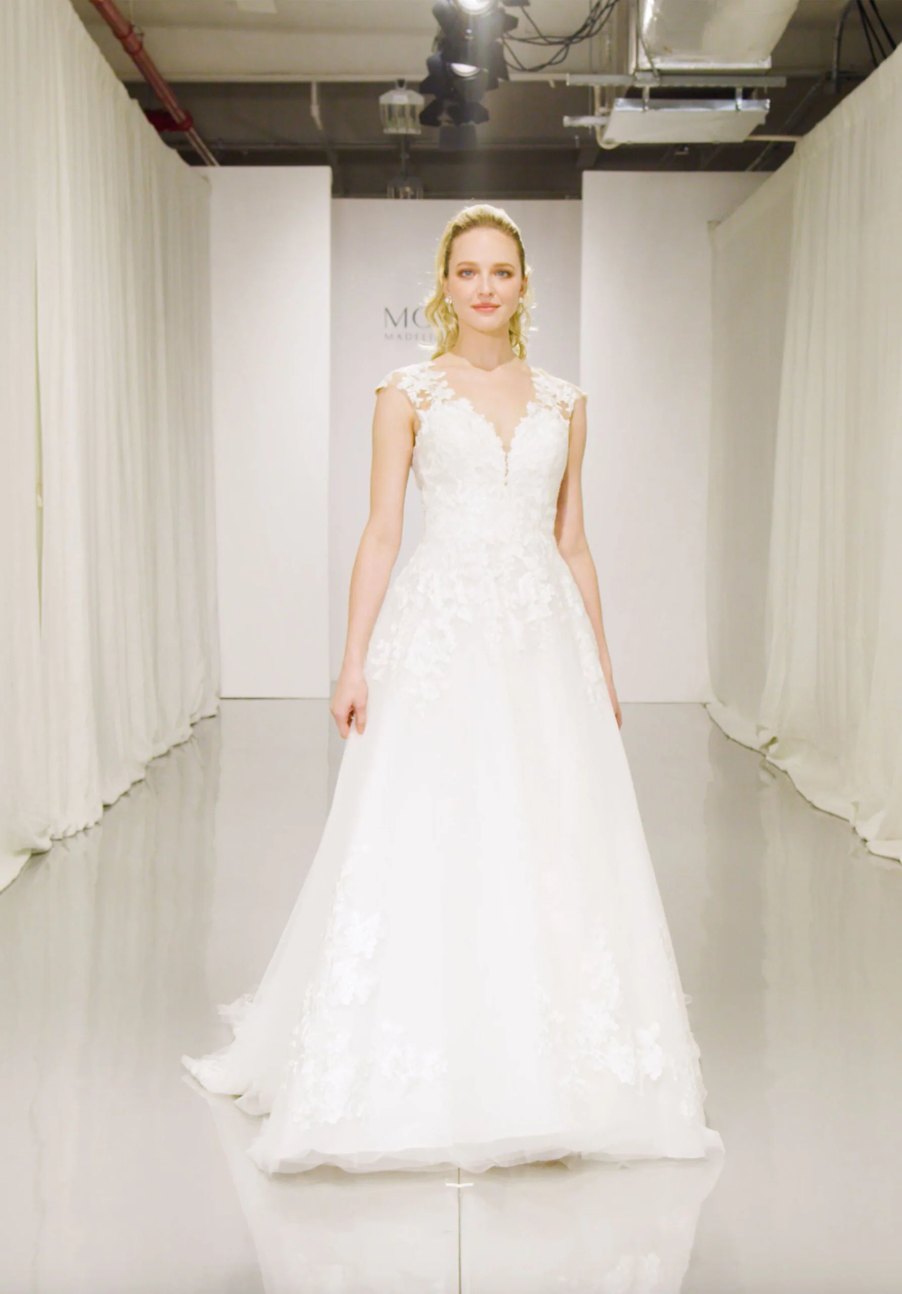 Agatha Wedding Dress - Image 4