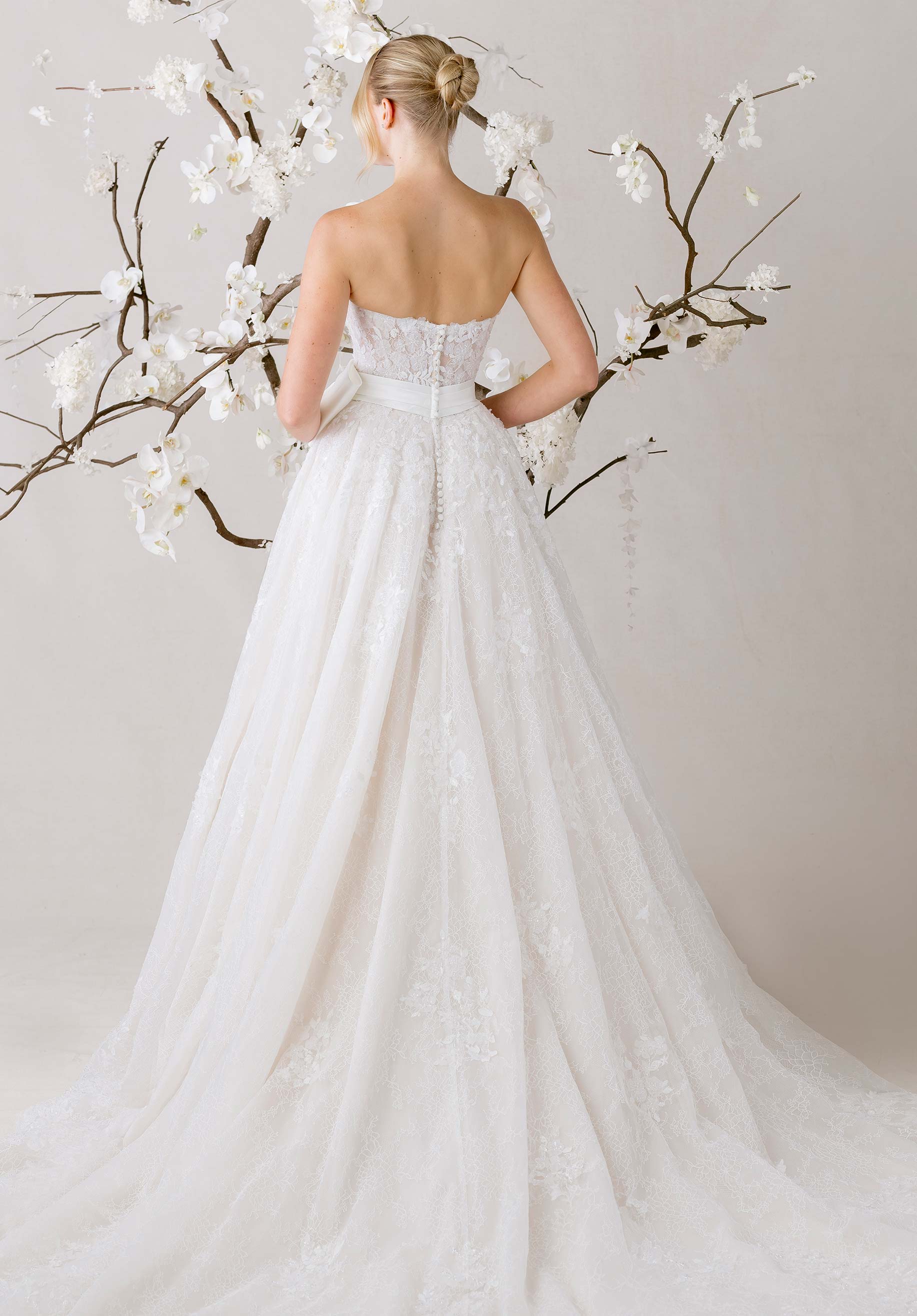 Elara Wedding Dress - Image 4