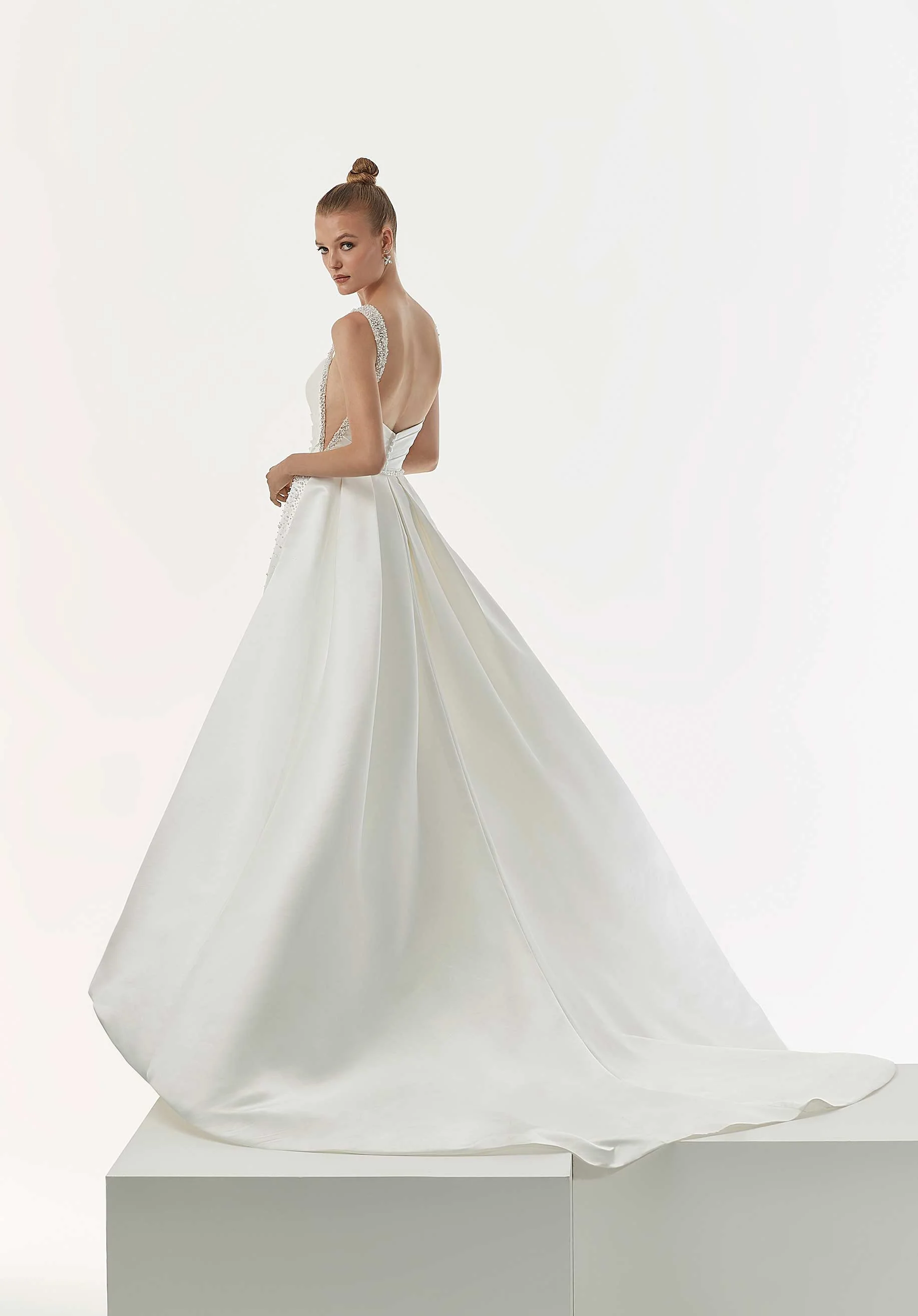 Nadine Wedding Dress - Image 6