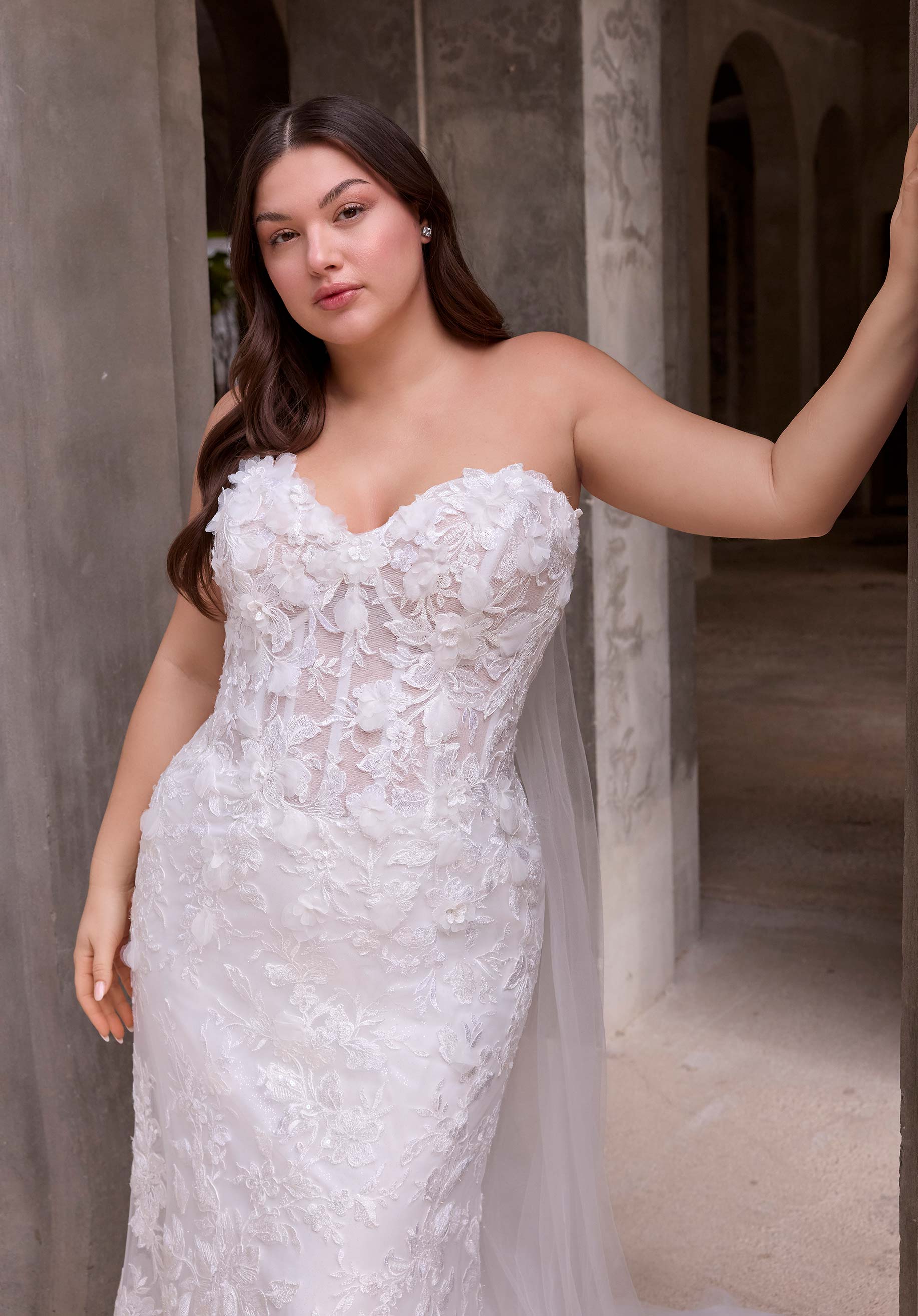 Wome Wedding Dress - Image 2