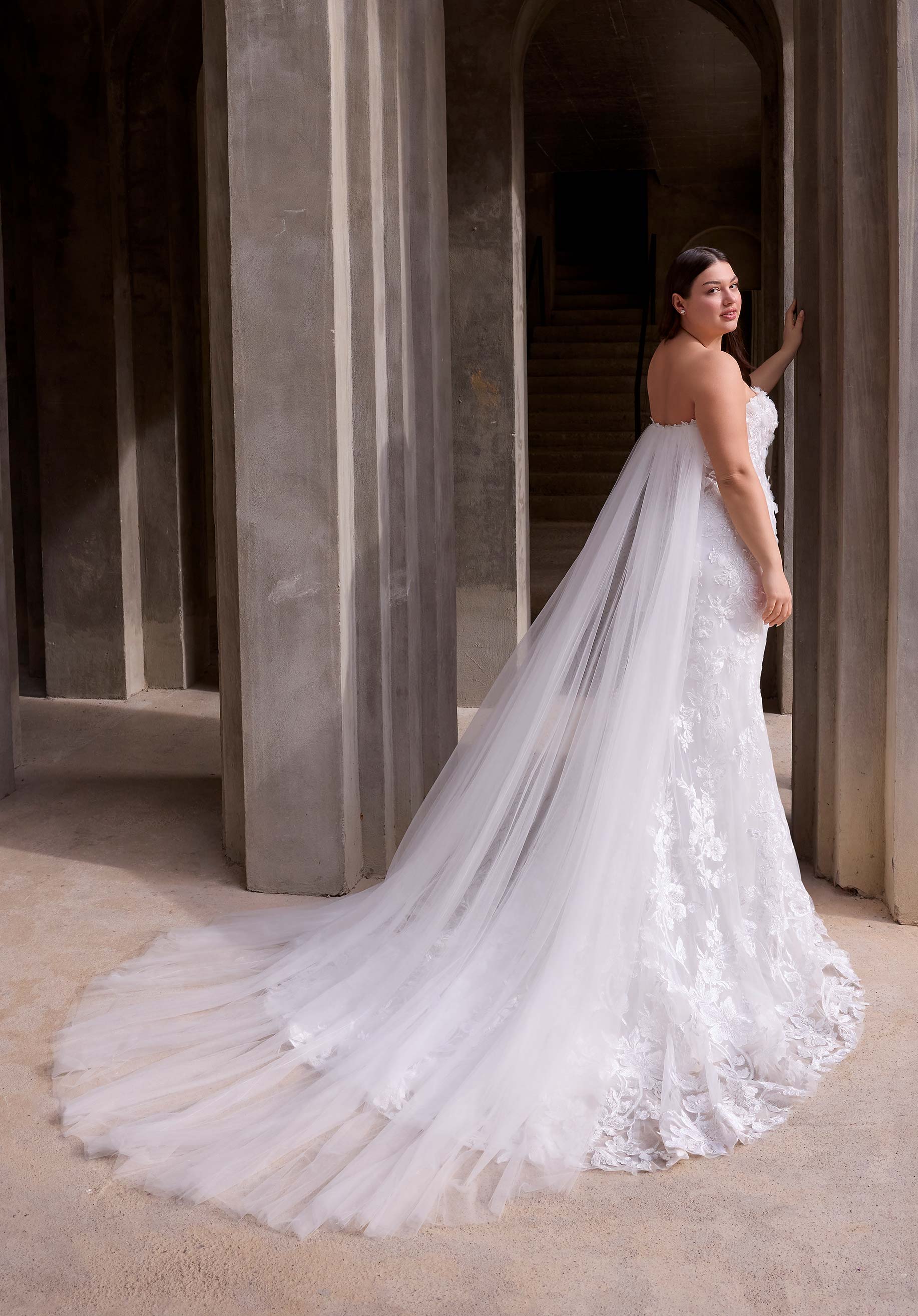 Wome Wedding Dress - Image 5